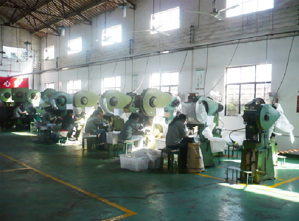 冲压机器和模具