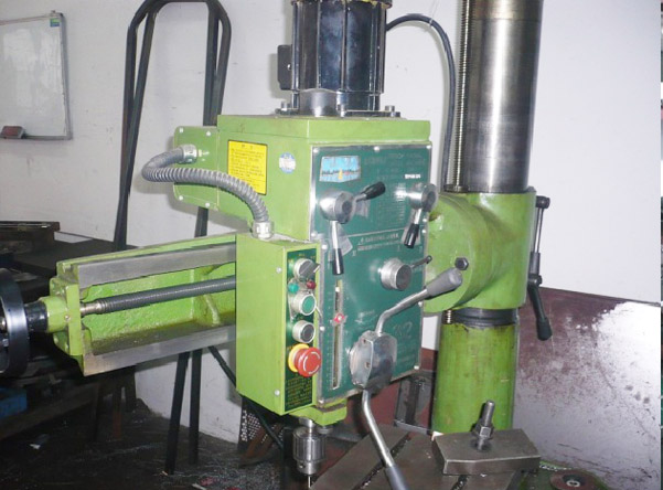 冲压机器和模具