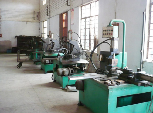 冲压机器和模具