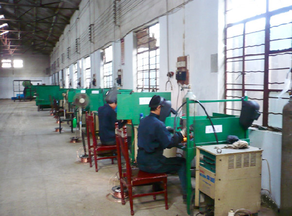 冲压机器和模具