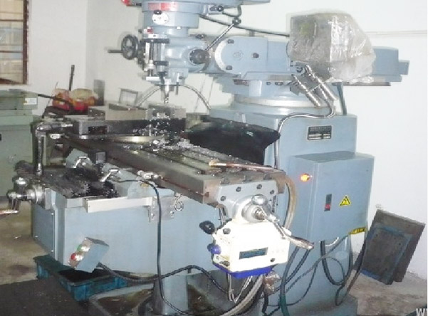 冲压机器和模具