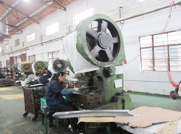 冲压机器和模具