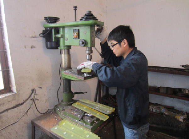 冲压机器和模具